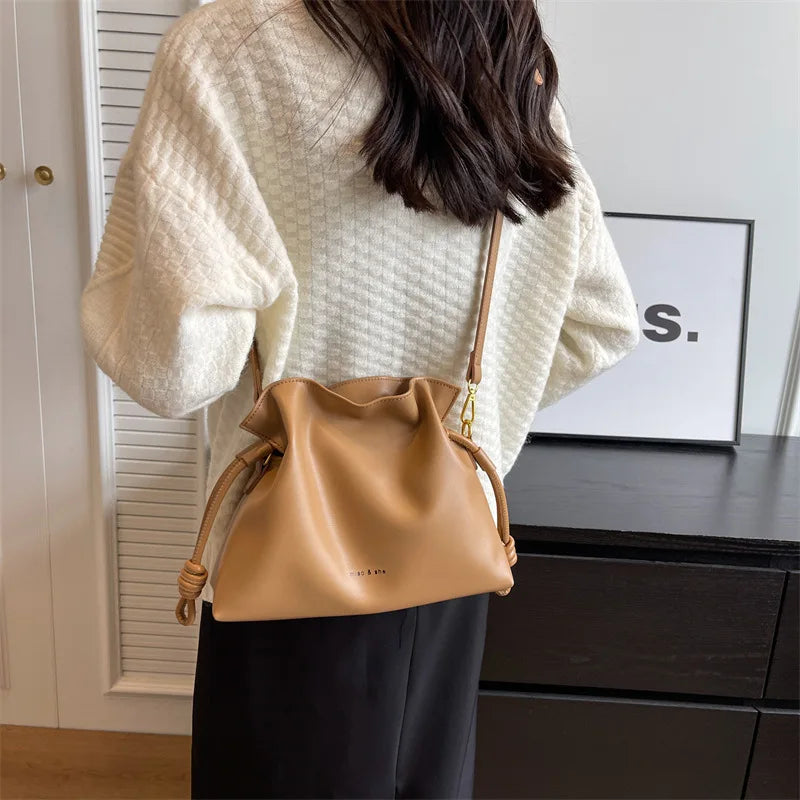 Pu Leather Daily Matching Street Niche Design Versatile Zipper Single Shoulder Crossbody Water Bucket Bag for Women