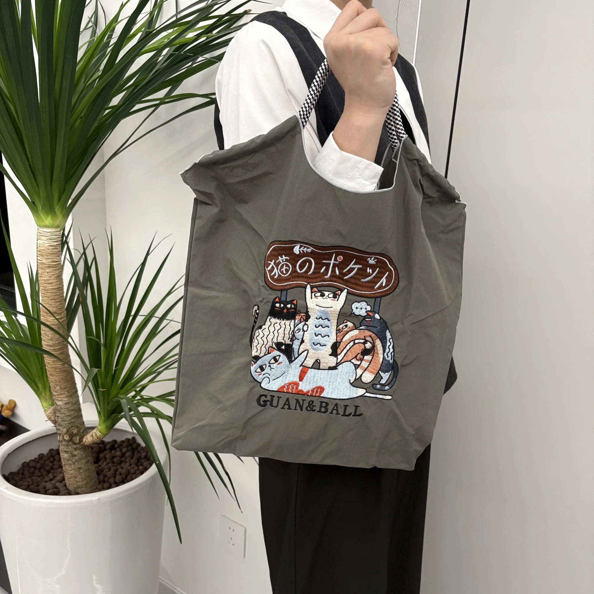 1 PC Fashion Japanese Harajuku Style Nylon Waterproof Handbag Embroidered Shopping Bag Hand-held Women's Shoulder Bag All-match