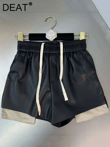 DEAT 2025 Spring Fashion Contrast Color Pleated Patchwork Short Pants Women Elastic Waist Hip Wrap Leather Shorts Lady 11P01104