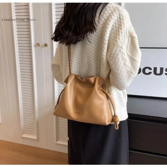 Pu Leather Daily Matching Street Niche Design Versatile Zipper Single Shoulder Crossbody Water Bucket Bag for Women