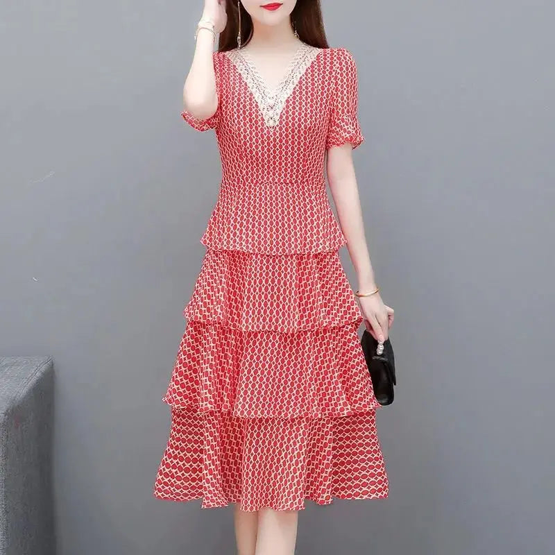 Summer Women's 2024 Slim Fit and Slim Mid Length Cake New Retro Flare Sleeves Gentle Style Sweet Cover Belly Short Sleeve Dress